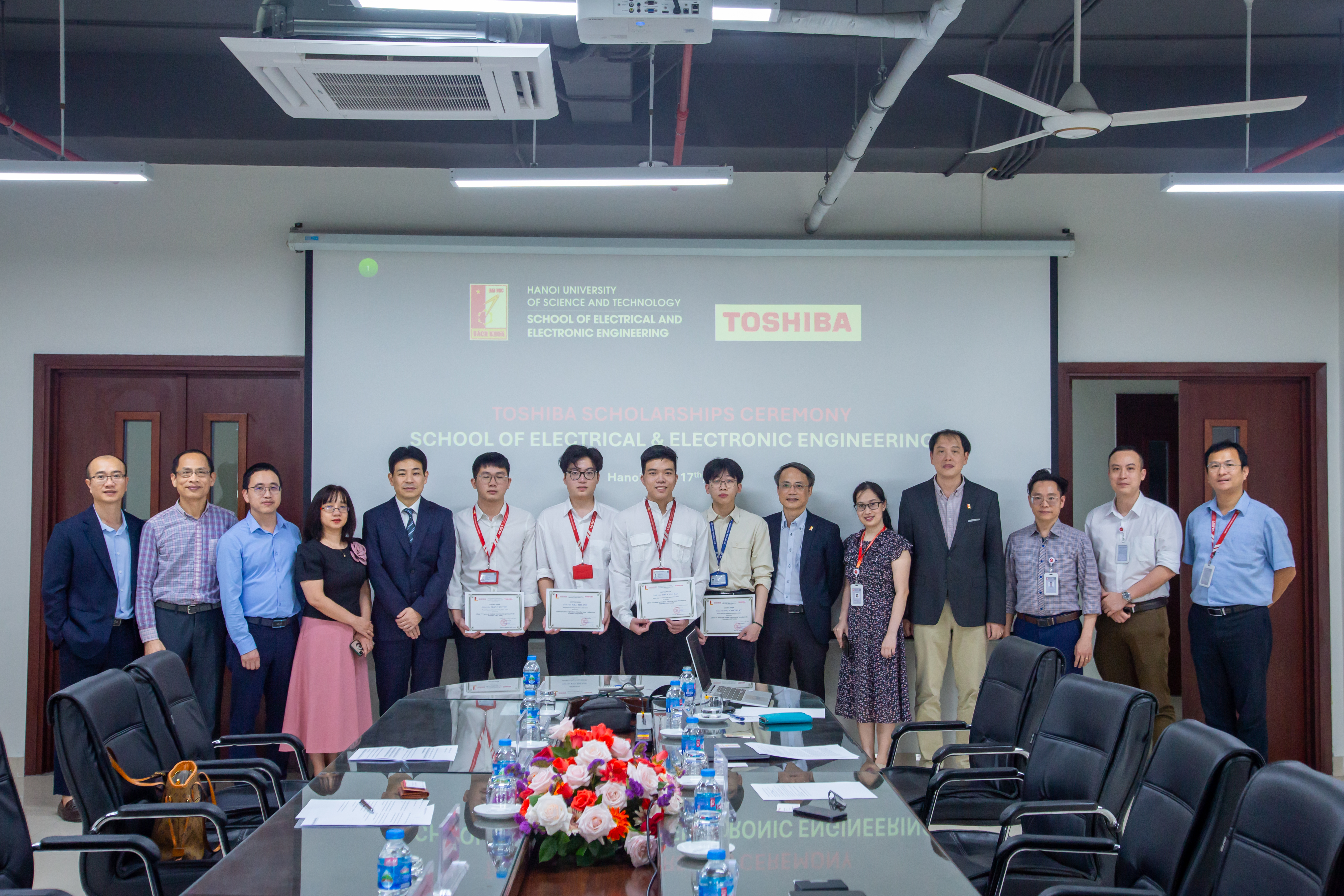 toàn cảnh Lễ trao học bổng Toshiba cho sinh viên chuyên ngành hệ thống điện - Trường đại học Bách Khoa Hà Nội