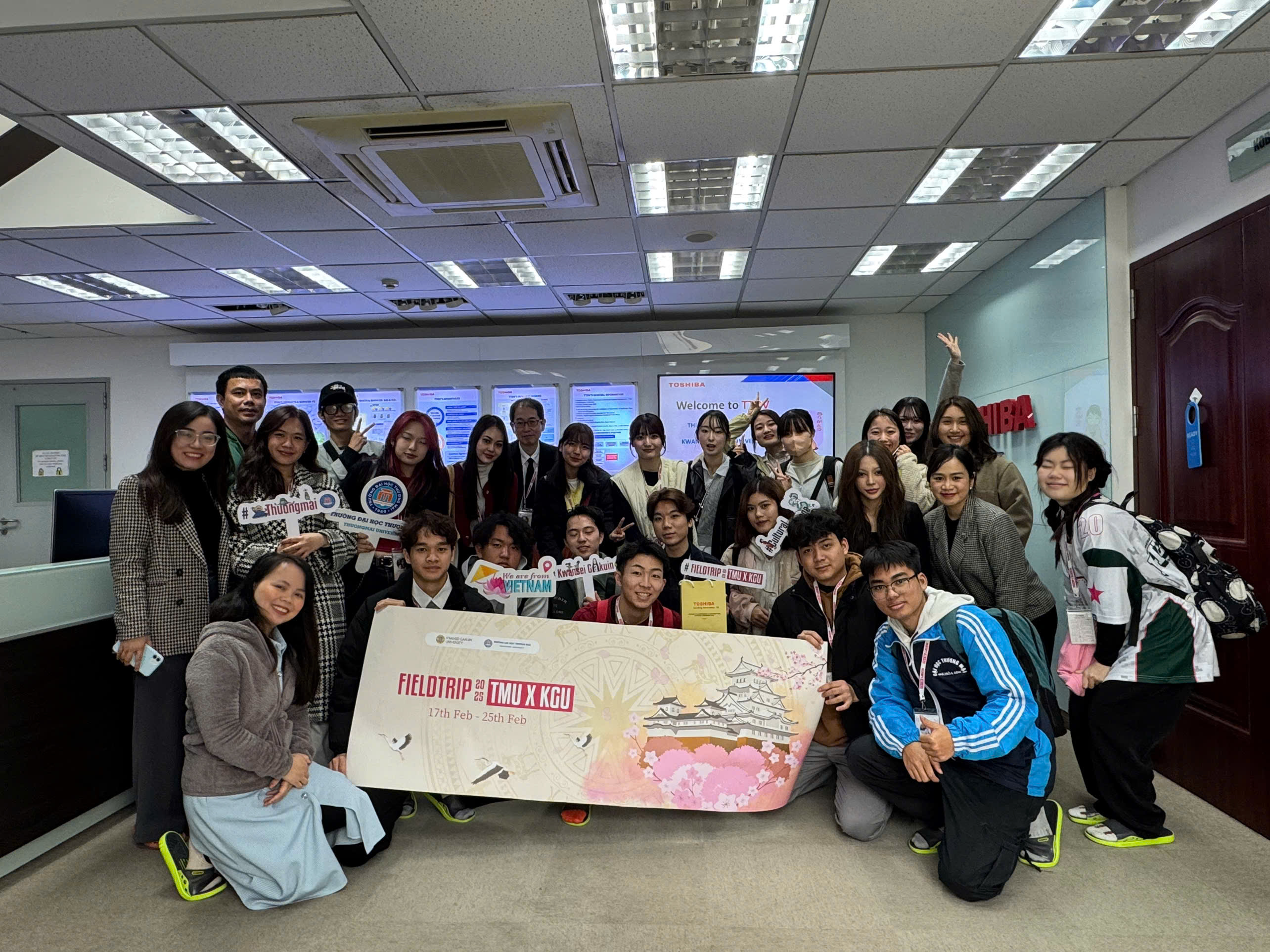 Chuyến thăm quan thực tế của Đại học Thương Mại & KGU công ty TNHH Truyền tải và phân phối Toshiba Việt Nam